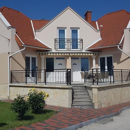 Royal Apartman Vonyarcvashegy Exterior foto